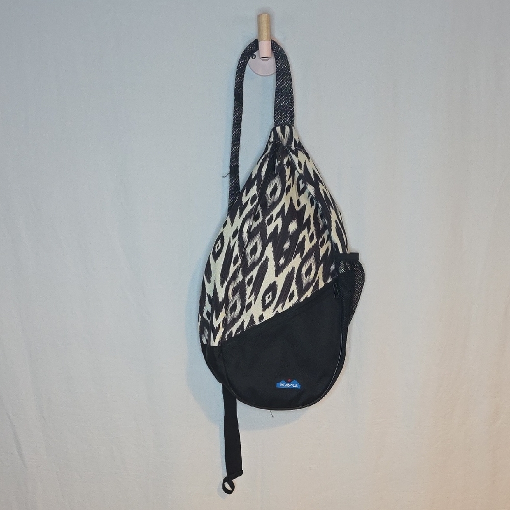 Kavu Black and Cream Patterned Sling Bag